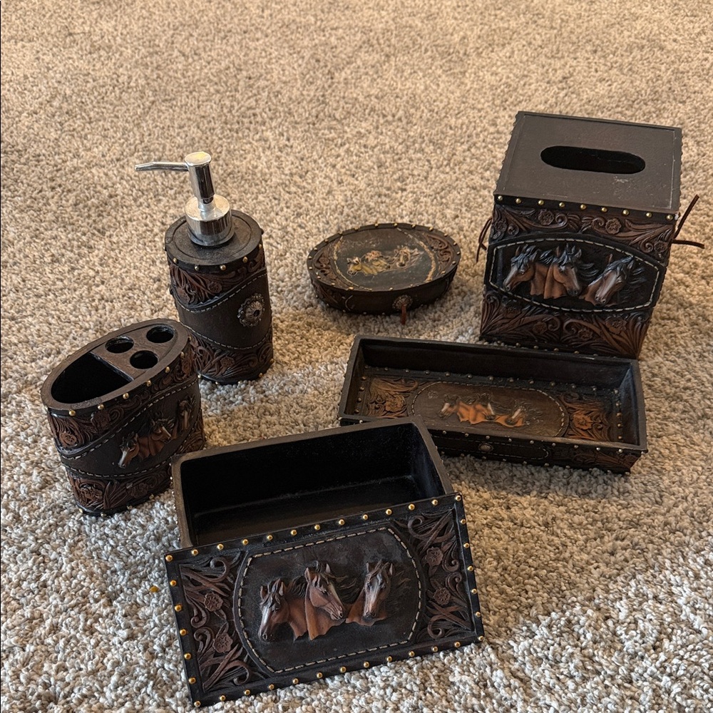 Elegant Brown Horse Bath Accessory Set
